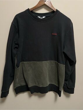 Volcom Black Crewneck Sweater with Olive Green Lower Panel Mens XL